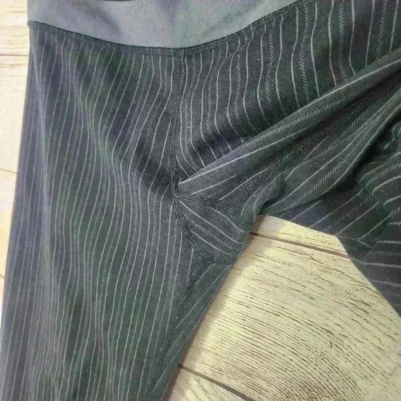 Lululemon women's cropped leggings black grey size 6 - Picture 6 of 6